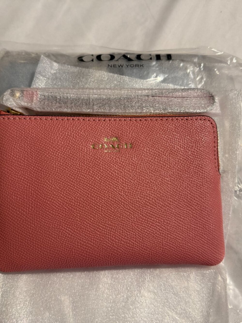 COACH Corner Zip Wristlet Crossgrain Leather Style No. 58032 IM/Bubblegum - NWT - Picture 2 of 5